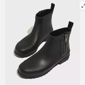 Madewell Zip-Up Lugsole Rain Boot in Size 6